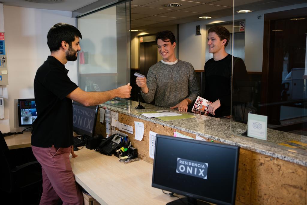 Residencia Estudiantes Onix Lägenhet Barcelona Exteriör bild